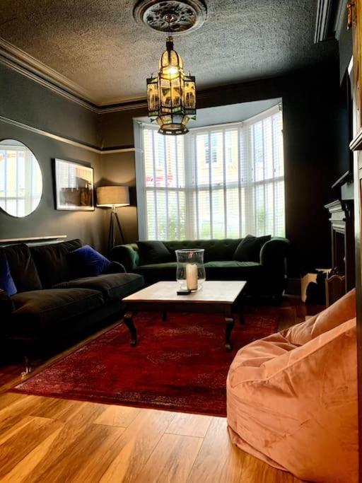 Chic Townhouse Near Tunnels Beaches Ilfracombe Exteriör bild