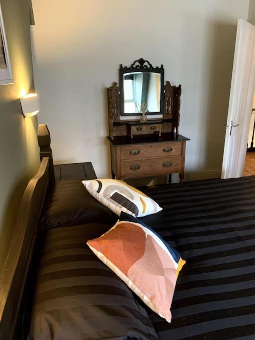 Chic Townhouse Near Tunnels Beaches Ilfracombe Exteriör bild
