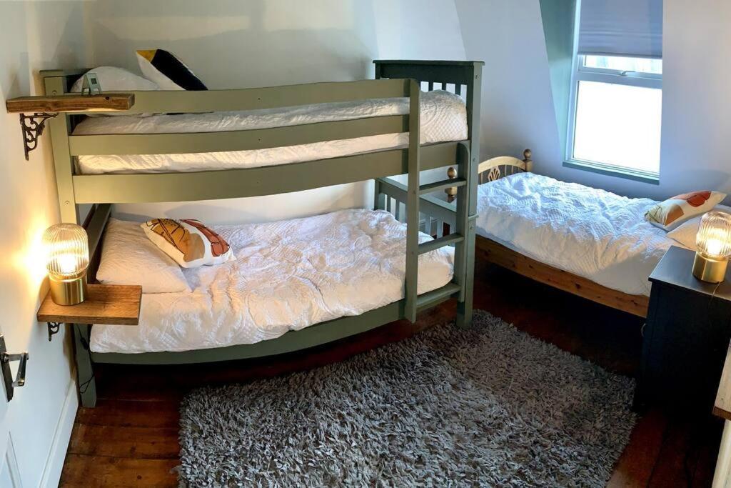 Chic Townhouse Near Tunnels Beaches Ilfracombe Exteriör bild