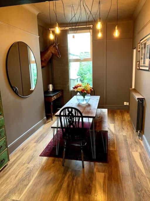 Chic Townhouse Near Tunnels Beaches Ilfracombe Exteriör bild